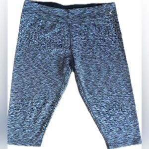 Energy Zone Heathered Blue Performance Capri
Leggings. Women's size 1X (16W-18W)